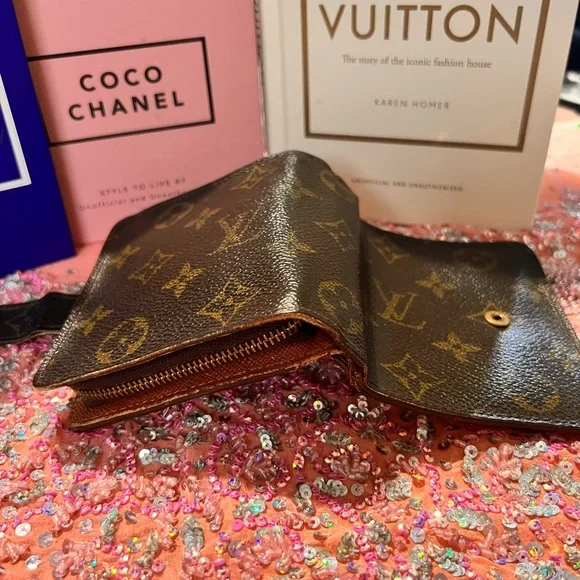 Louis Vuitton COA Compact Zippé wallet in the classic Monogram canvas EUC - Picture 6 of 9